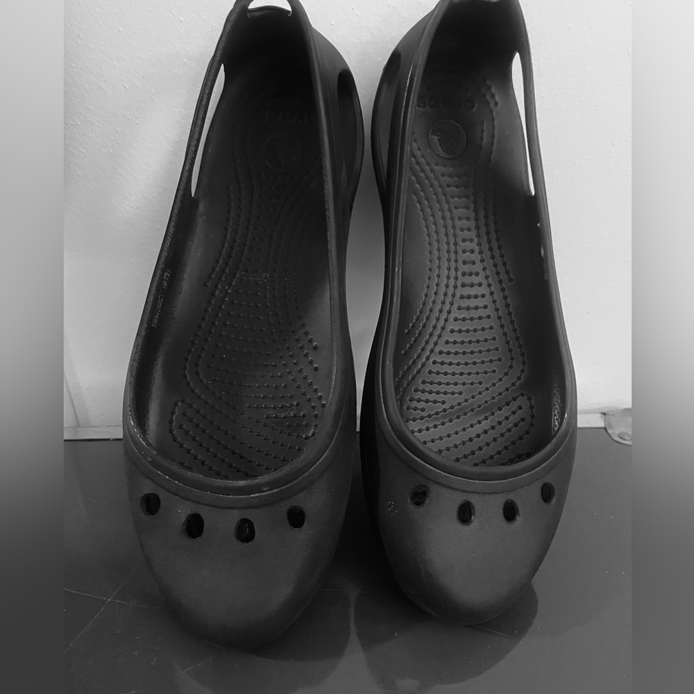 Crocs    Crocs  Kayden  Black Flats